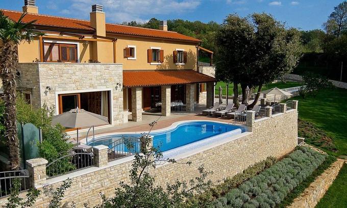 Kapelica Villa | Luxury Villa Retreat with Infinity Pool