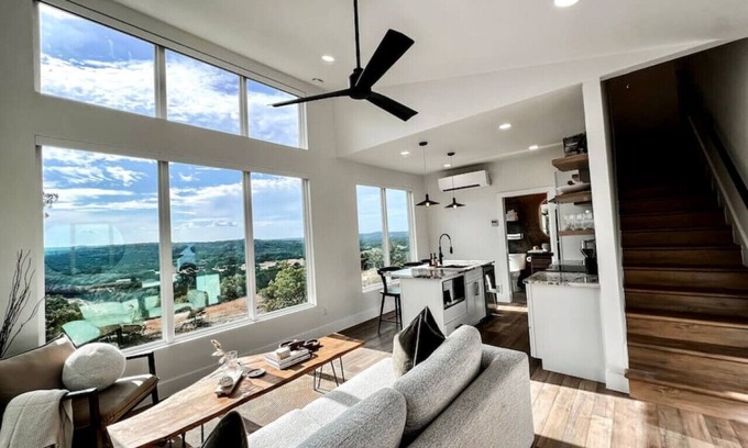 Dripping Springs House | Luxury Villa - Stunning Views, Hot Tub, Fire Pit