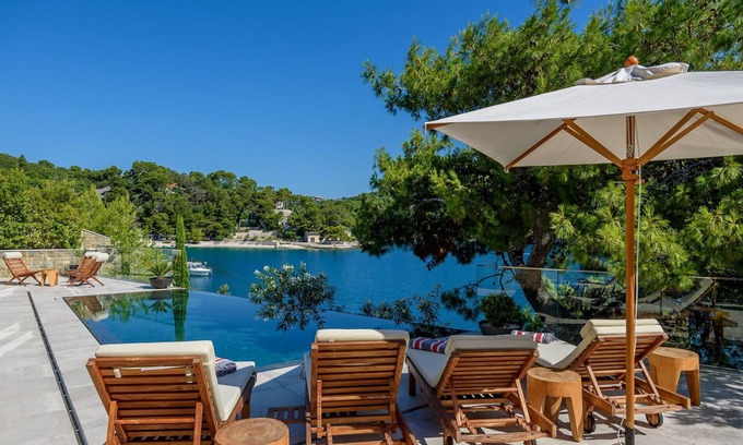 Rasohatica Villa | Luxury Villa Silent with Infinity Pool