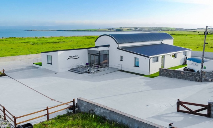 Ballinful House | Luxury Villa, Six En-suite Bedrooms, Paved Path to Sea, Personalised Service.