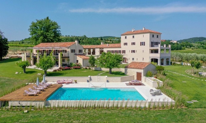 Krasica Villa | Luxury Villa Stanzia Baracija with outdoor heated pool, sauna and private parking in Krasica - Istria