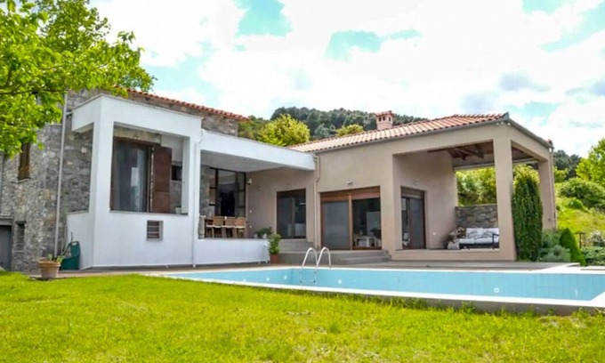 Agia Villa | Luxury villa, superb views and pool