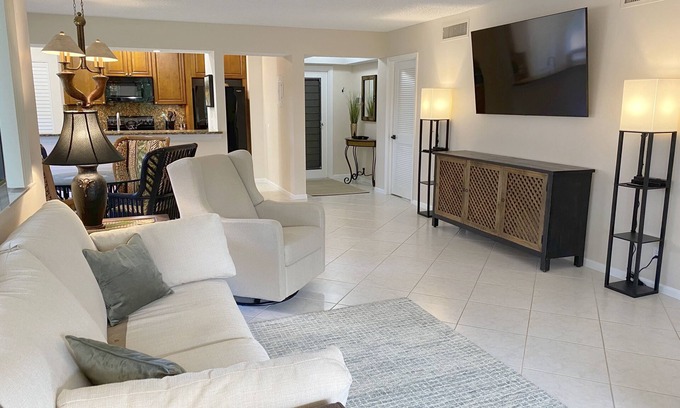 Hunt Club Condo | Luxury Villa in PGA gated community, communal pool, nearby beaches & restaurants
