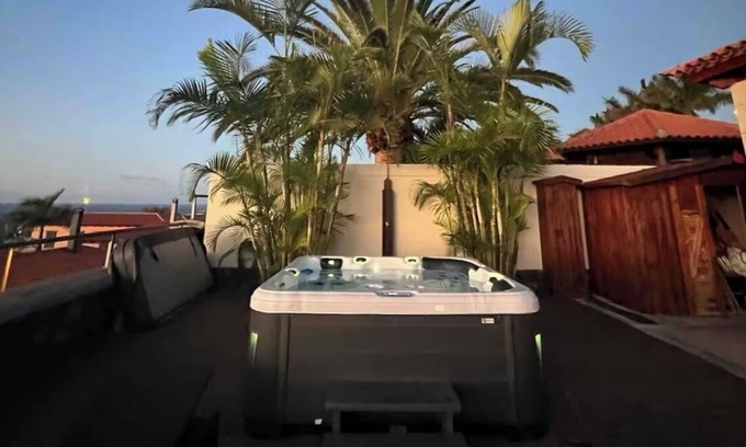 Tacoronte Ski Chalet | Luxury villa with hydromassage and sea and Teide views.