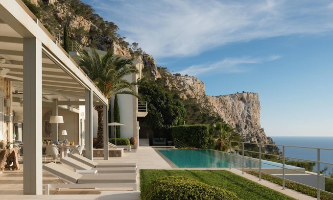 Port d'Andraitx Villa | Luxury villa with fantastic sea views and year round sunsets