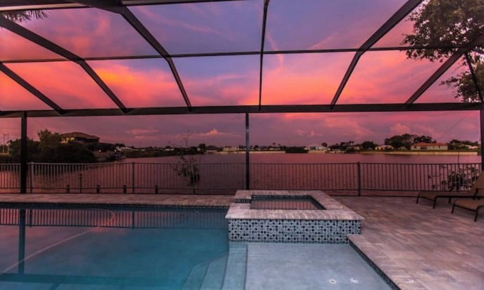 Mariner Villa | Luxury Villa with gorgeous sunrise lake view