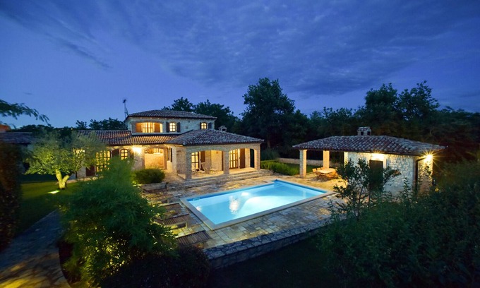 Baderna Villa | Luxury villa with heated pool