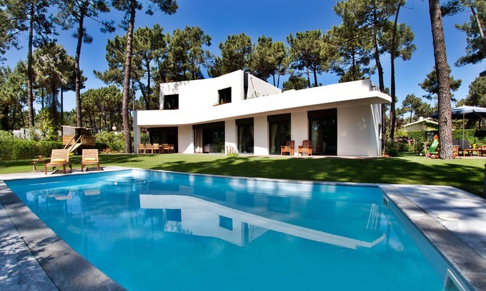 Charneca de Caparica e Sobreda House | Luxury Villa with housekeeping in Aroeira Golf Resort. 2km to Beach. 20km Lisbon