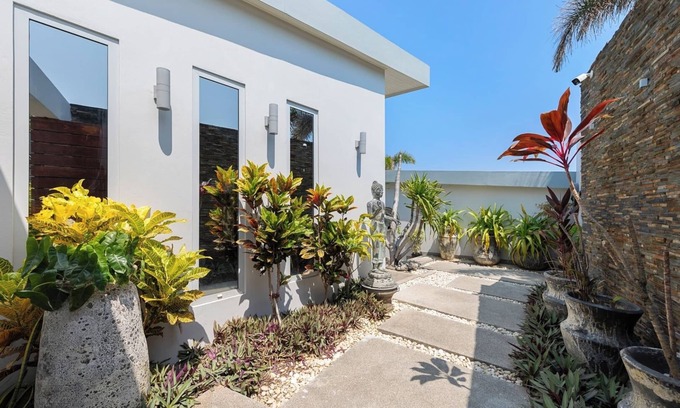 Plai Laem Villa | Luxury Villa with Private Beach Access
