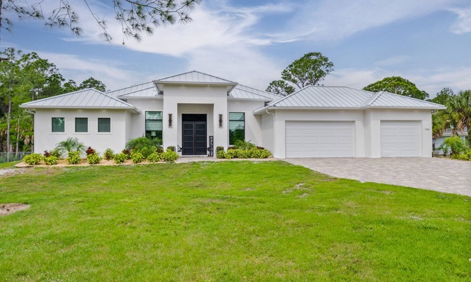 Rural Estates House | Luxury villa with saltwater pool, spa, outdoor kitchen, games - dog-friendly
