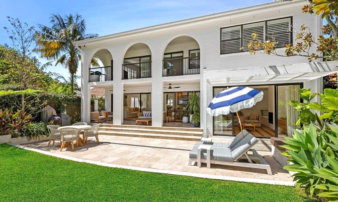 Mosman House | Luxury Villas Balmoral Luxe Escape (Walk to Beach)