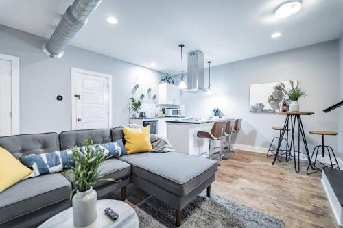 Fountain Square House | Luxury w/SoakTub* King with 3BR