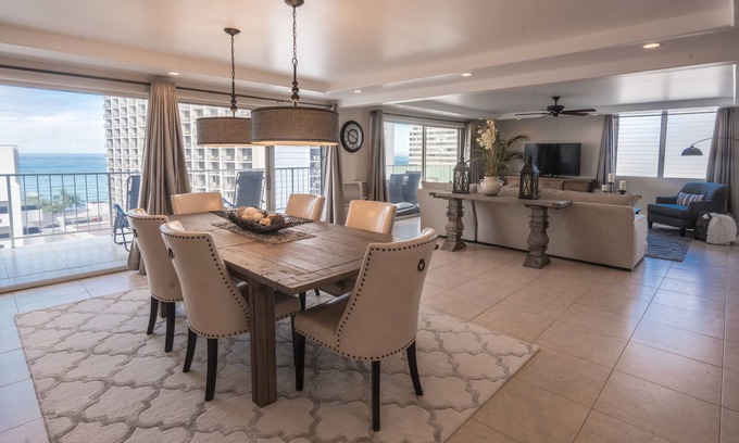 Waikiki Condo | Luxury Waikiki Penthouse - Ocean Views, Free Parking & WIFI