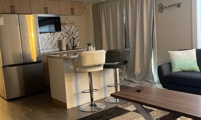 Riverview Apartment | Luxury Walkout Suite