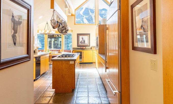 Warm Springs House | Luxury Warm Springs Creekfront Home