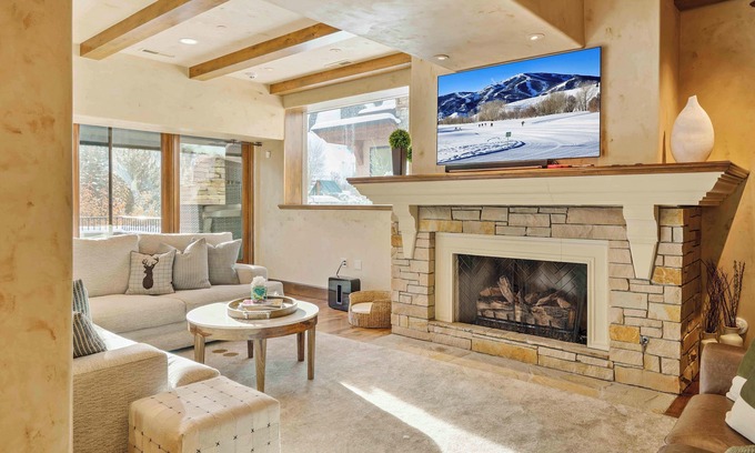 Warm Springs House | Luxury Warm Springs Home with Rooftop Hot Tub, Epic Views, + Walk to Lift!