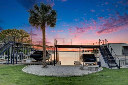 Horseshoe Bay House | Luxury waterfront Villa Heated pool and sauna