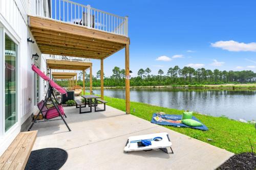 Longs House | Luxury Waterfron Retreat-near Golf Beach Barefoot