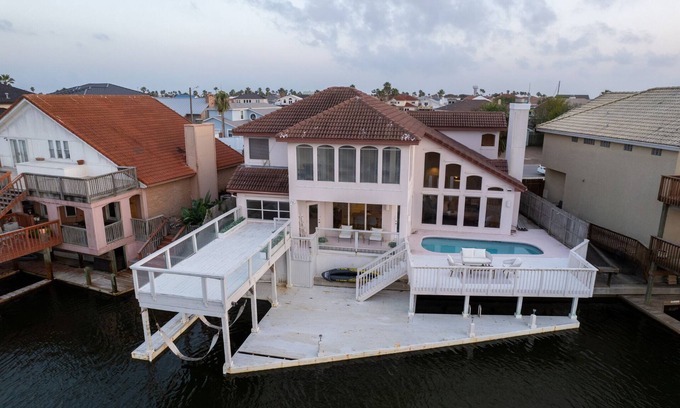 Corpus Christi House | Luxury Waterfront-Pool-Extd Stays