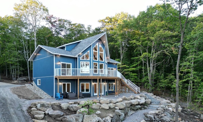 Armour Cottage | Luxury Waterfront Cottage on beautiful Little Doe Lake