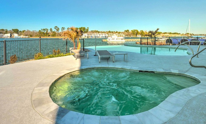 Montgomery Condo | Luxury Waterfront Condo w/ Grill + Fire Pit