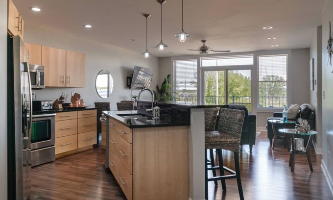 Saint Joseph Apartment | Luxury Waterfront Condo