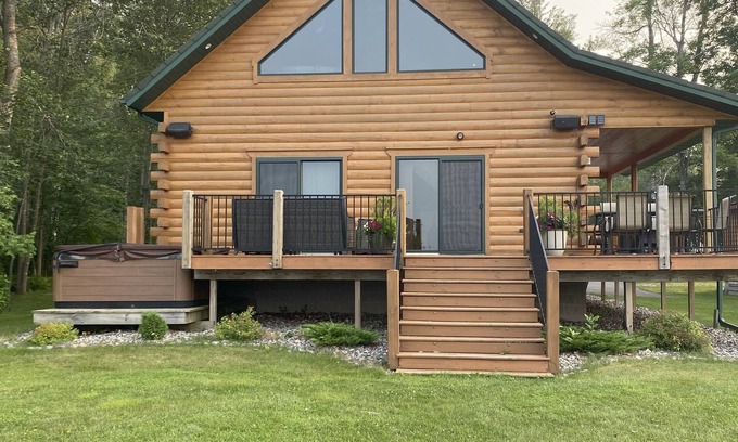 Crivitz Cabin | Luxury Waterfront Log Cabin . Memories Abound
