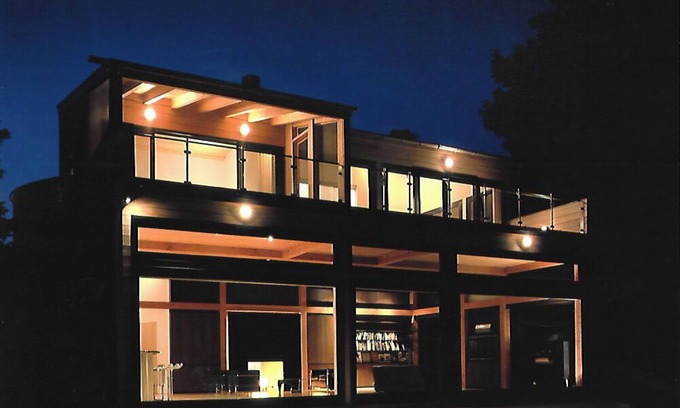 Suttons Bay House | Luxury waterfront home on W. Grand Traverse Bay. Soaking tub. Kayaks.