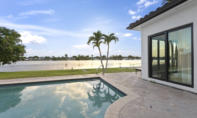 Ojus House | Luxury Waterfront Villa in the heart of Aventura