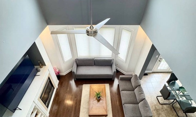 Brampton House | Luxury | Wedding/Group Ready | Airport & Downtown