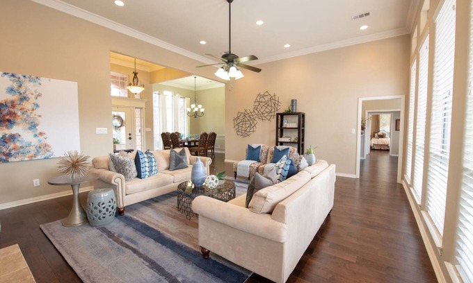 Lake Dallas House | Luxury Weekend Getaway.
