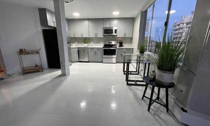 West Point Grey Apartment | Luxury West End Penthouse, 4 minutes from the beach