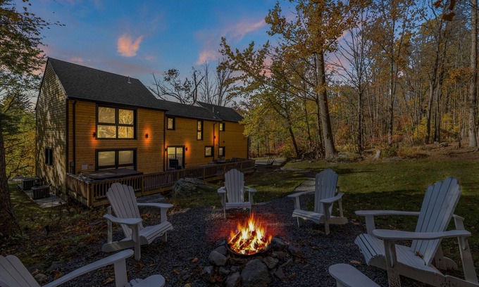 Tannersville House | Luxury West Hill Villa! 7 BR,4 Bath,24+ Sleeps! @ Camelback, Sauna!⛷️🏂🚣