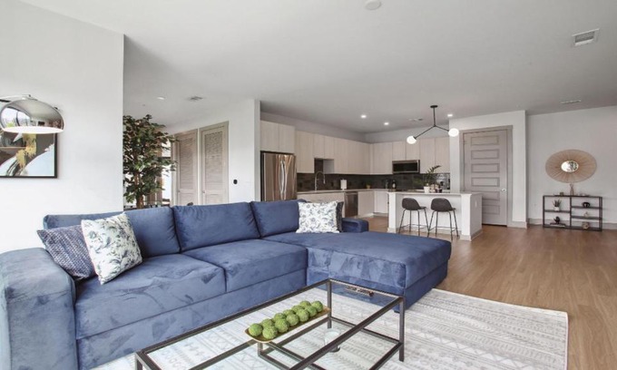 Home Park Apartment | Luxury West Midtown 2 bdrm