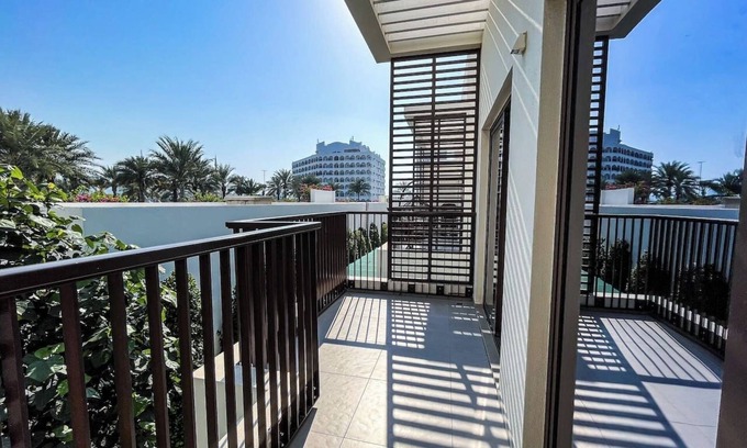 Al-Fujairah House | Luxury White Villa by the sea
