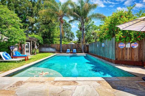 Santa Rosa House | Luxury Wine Country Cigar Lounge King Suite BBQ