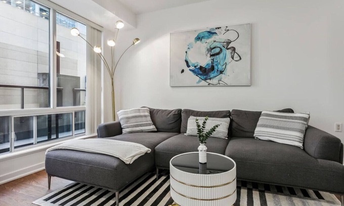 Yorkville Apartment | Luxury Yorkville 2bed 2bath 5 guests Parking