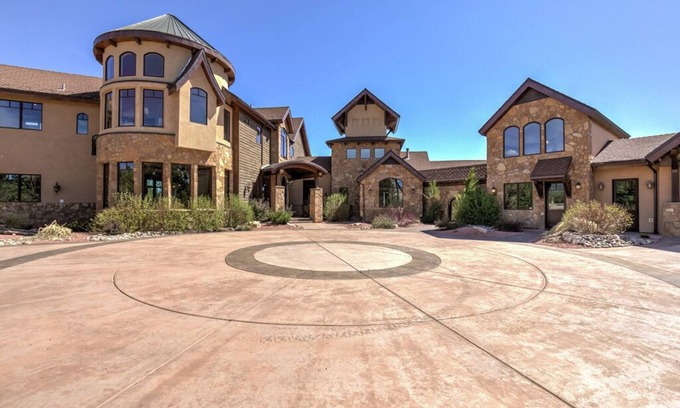 Zion National Park East Entrance Villa | Luxury Zion Villa, Views, Hot tub, Gourmet kitchen, Theater Room, Bocce.
