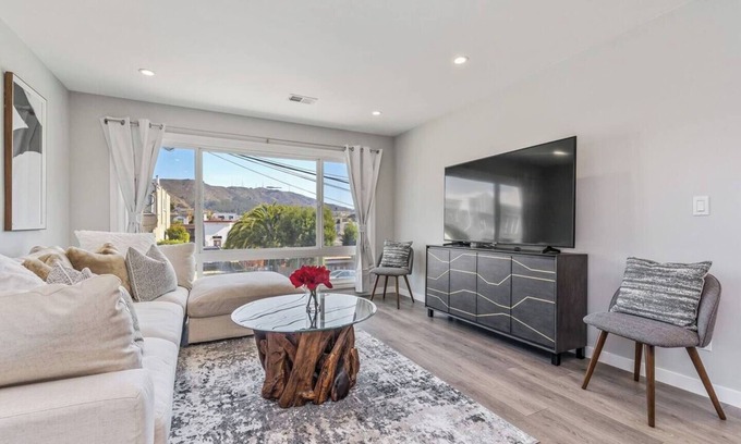 Daly City House | Luxury4br/3ba Kitchen/Parking/Laundry/Near SFO