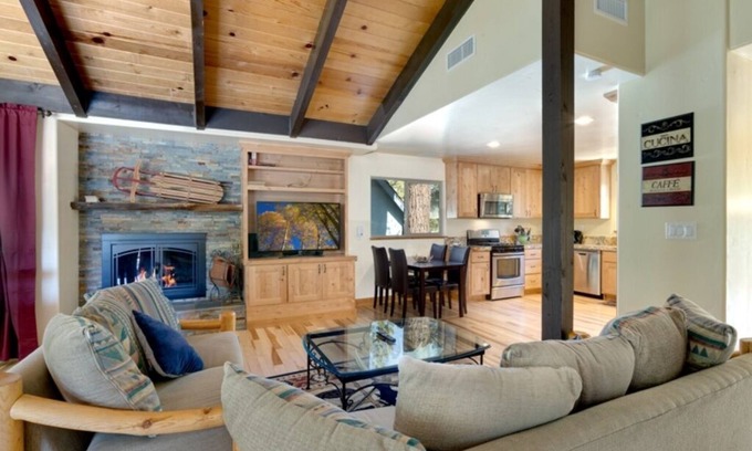 Pioneer Trail House | Luxury5 BR 3.5 Bath Minutes From Heavenly, Casinos And The Lake