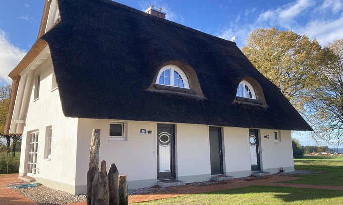 Am Salzhaff House | Luxusurlaub Unter Reet am Salzhaff. Surfen, Radfahren, Wandern - mit Hund!