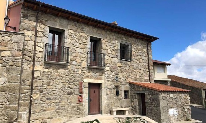 San Martin del Pimpollar Cottage | Luz de Gredos cottage for 8 people