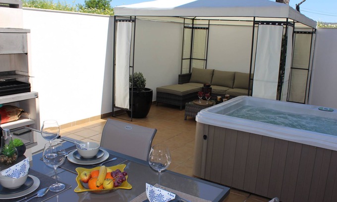 Luz de Tavira Apartment | "Luz House" charming apartment with Jacuzzi