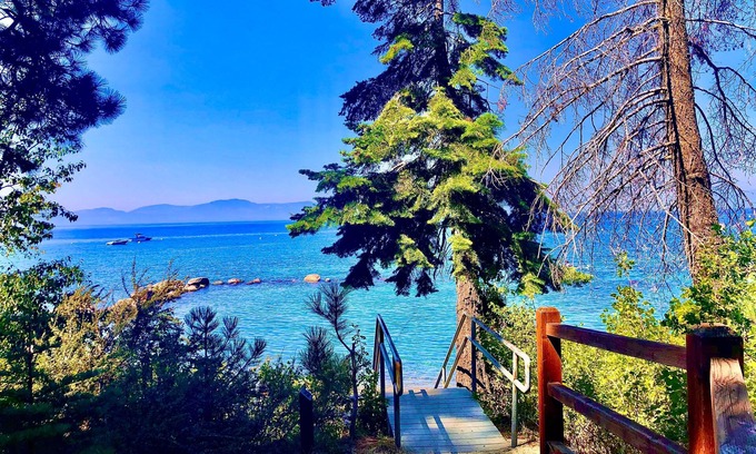 Lincoln Park House | Lv12: Luxury Villa Walk to the Beach