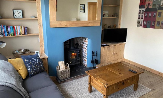 Aldbrough House | Lychgate view cottage