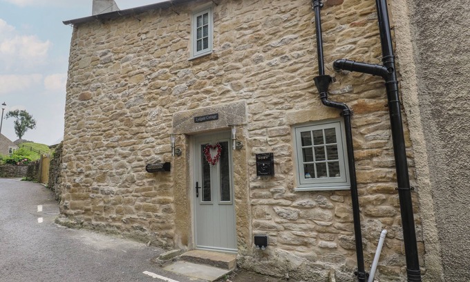 Eyam Cottage | LYDGATE COTTAGE, pet friendly, character holiday cottage in Eyam
