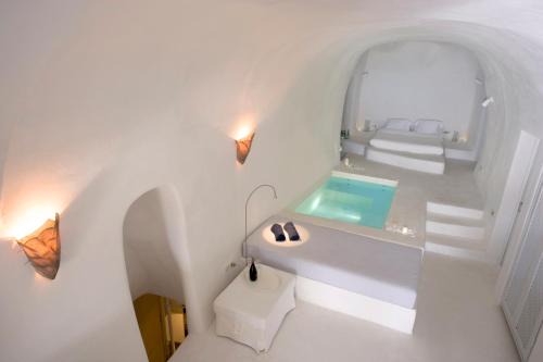 Oia Villa | Lydia Cavehouse