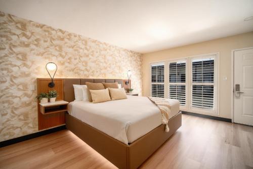 Fairfax District Cabin | LYFE INN & SUITES by AGA - Beverly Hills
