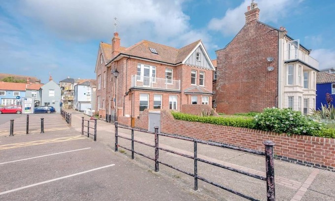 Aldeburgh House | Lyndhurst, Aldeburgh