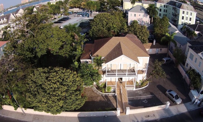 Downtown Nassau House | Lyndhurst House Vacation House Extraordinaire